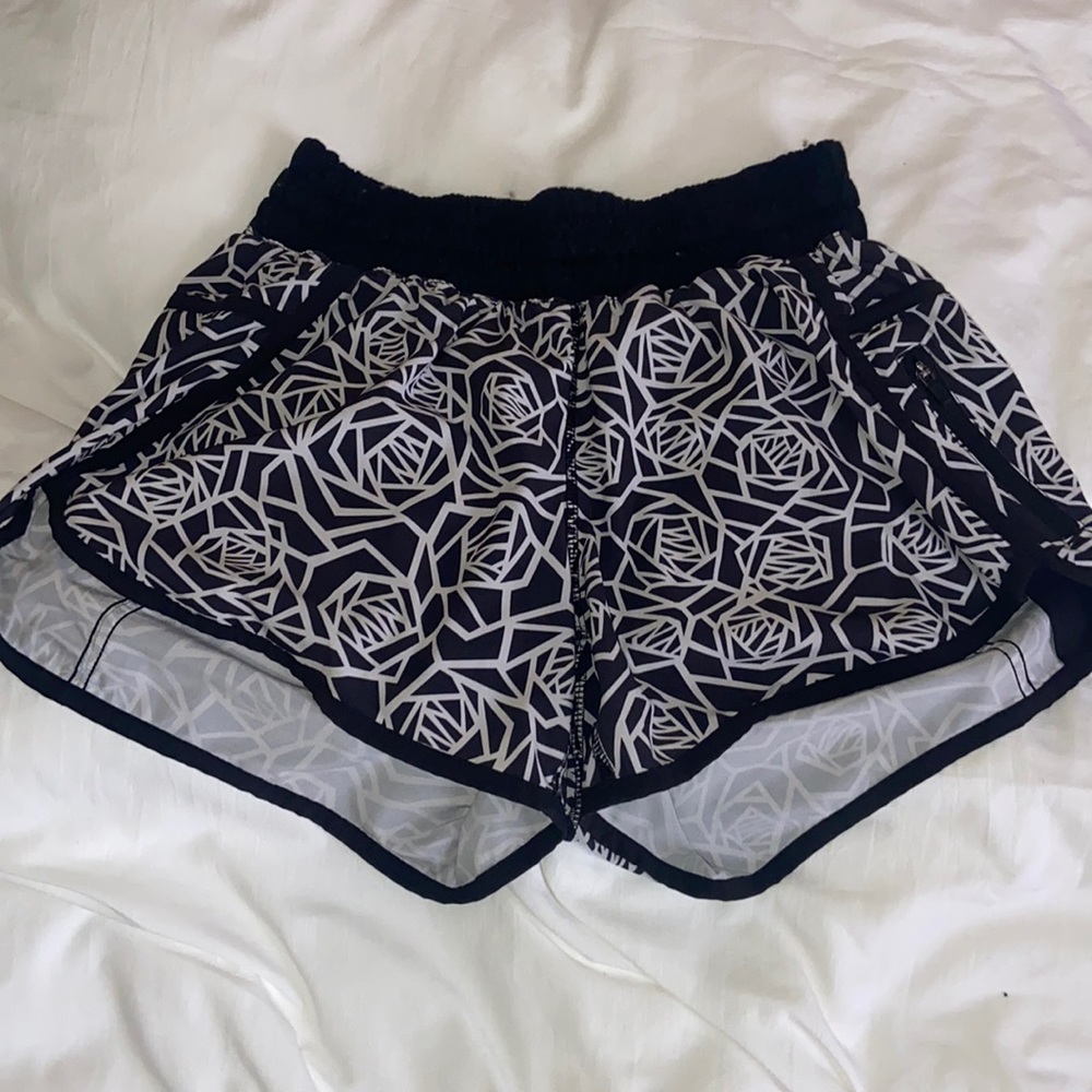 LULULEMON tracker shorts 4’’